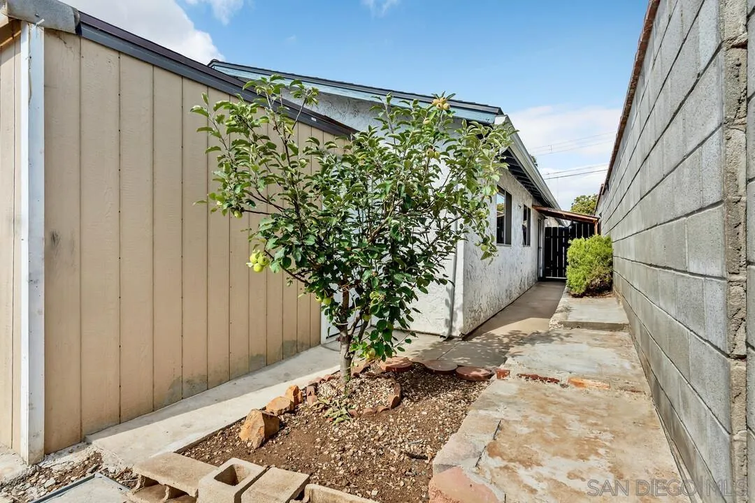 https://cdn.realtyfeed.com/cdn/127/250037056/aff509144373407f9d1ff984e06f3871.webp