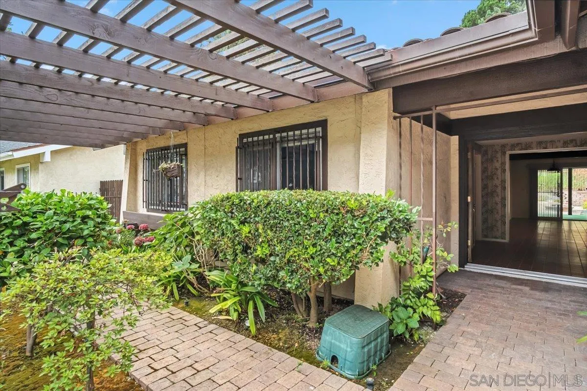 https://cdn.realtyfeed.com/cdn/127/250037057/2f679a0b33de0ed1bb9db786fcdc2a8b.webp