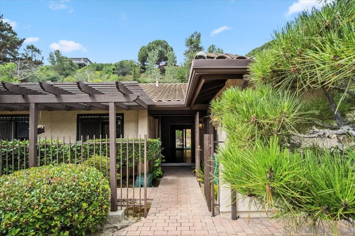 https://cdn.realtyfeed.com/cdn/127/250037057/32428f0f656fc65e16299a23082c3a0d.webp