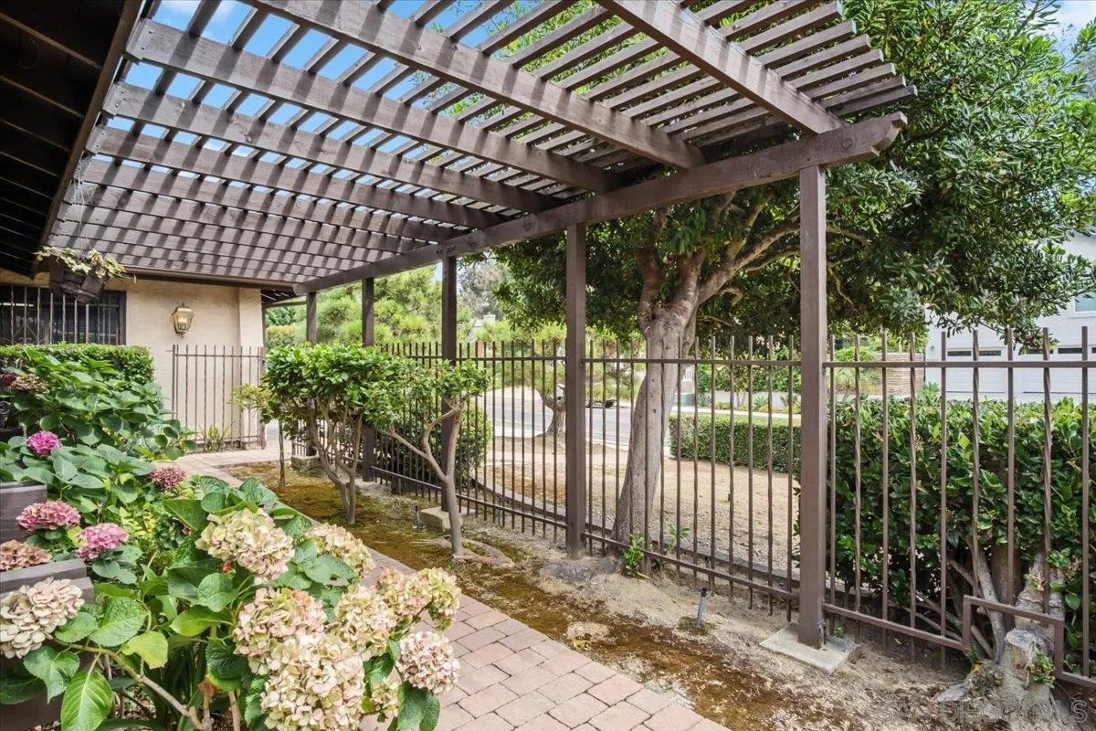 https://cdn.realtyfeed.com/cdn/127/250037057/760c95dd7682e5f405019283697f1d4a.webp