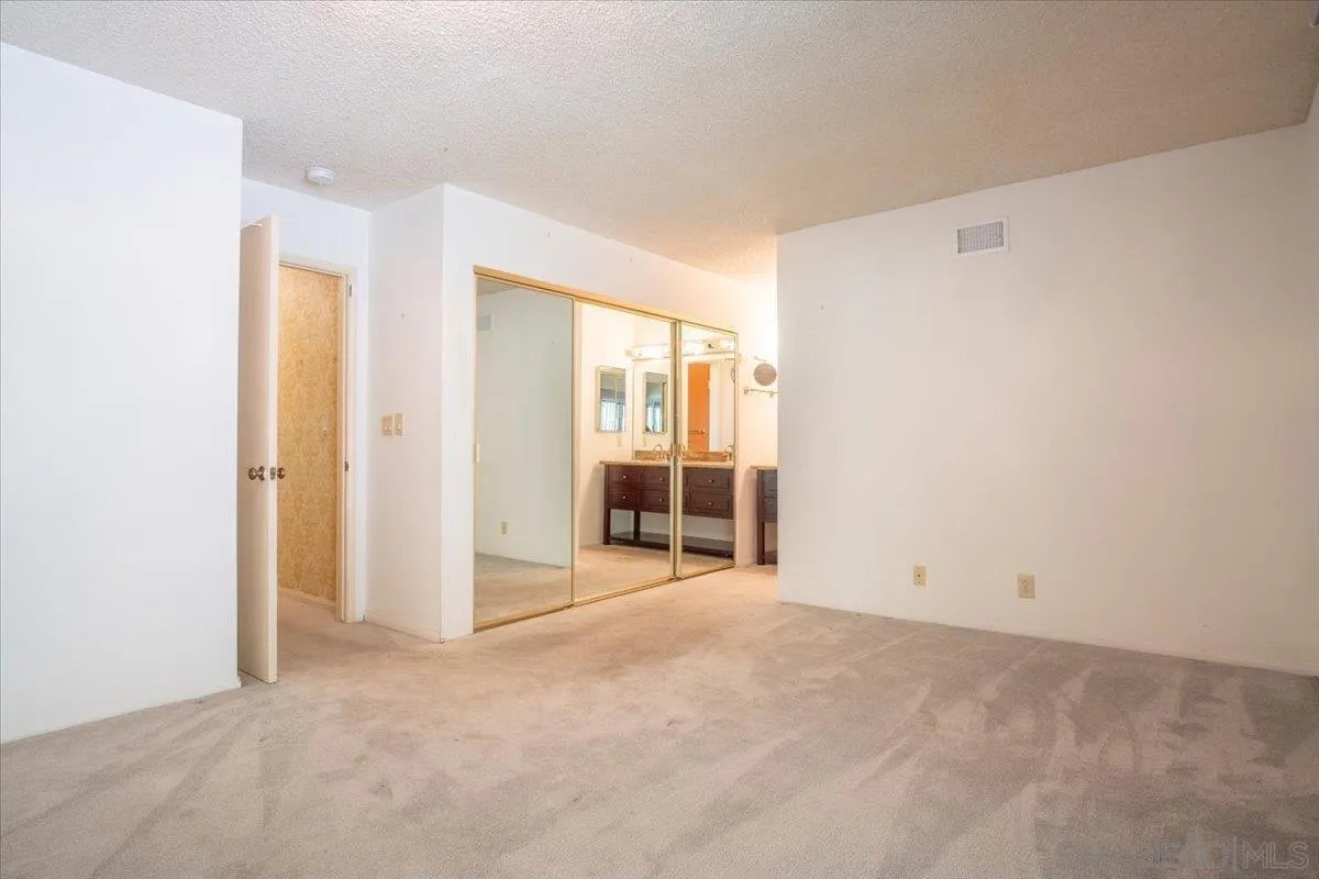 https://cdn.realtyfeed.com/cdn/127/250037057/8bd5fbd731d36f36f85a564649ce8e18.webp