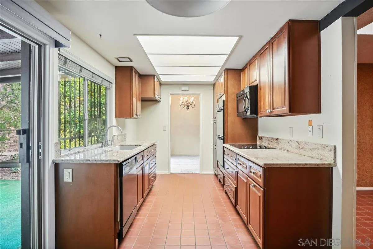 https://cdn.realtyfeed.com/cdn/127/250037057/939533853d1e7b79f0a35bcd5c82d8d6.webp