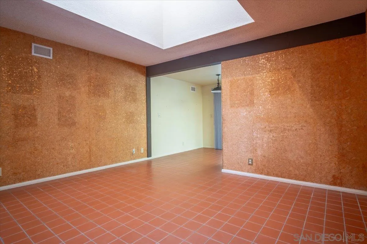 https://cdn.realtyfeed.com/cdn/127/250037057/9b8fccdce4e747321911f2e0906fbd51.webp