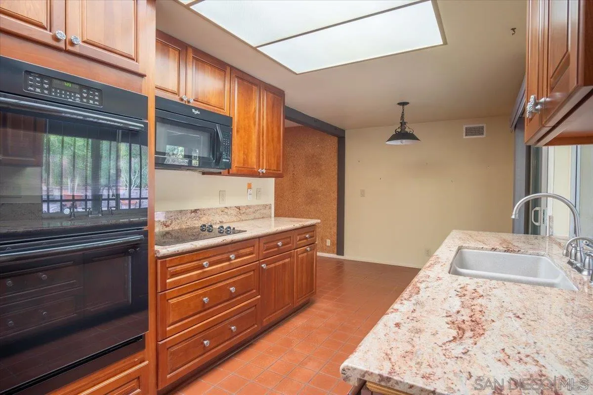 https://cdn.realtyfeed.com/cdn/127/250037057/d13e44b42fbd8fbf30806bb641208f66.webp