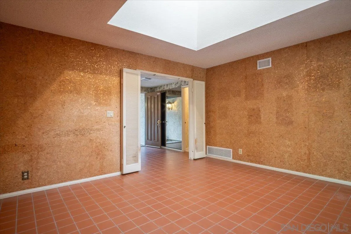 https://cdn.realtyfeed.com/cdn/127/250037057/d9d5a9517a4db8305670171a6e91a55e.webp