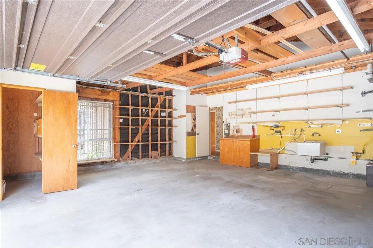 https://cdn.realtyfeed.com/cdn/127/250037057/f3db3e90e6e46935cca6ed68f5b7c04a.webp