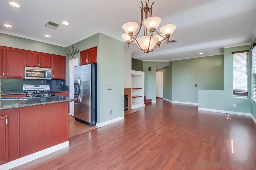 https://cdn.realtyfeed.com/cdn/127/250037058/0bd0aa1dbb13d57825c987c365282538.webp