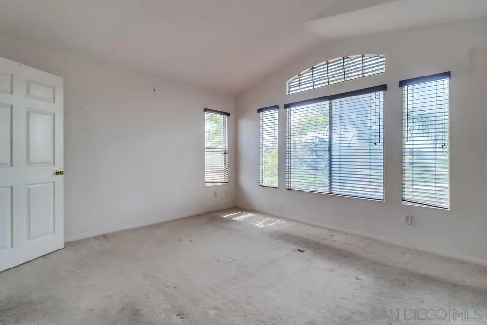 https://cdn.realtyfeed.com/cdn/127/250037058/19a623de867ee7225082658ff745aef3.webp