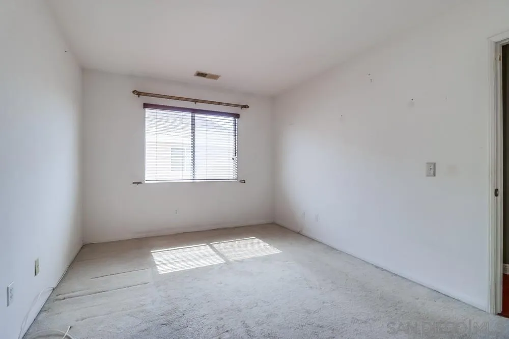 https://cdn.realtyfeed.com/cdn/127/250037058/881f73320f18a4f4c46129c42261e2ad.webp