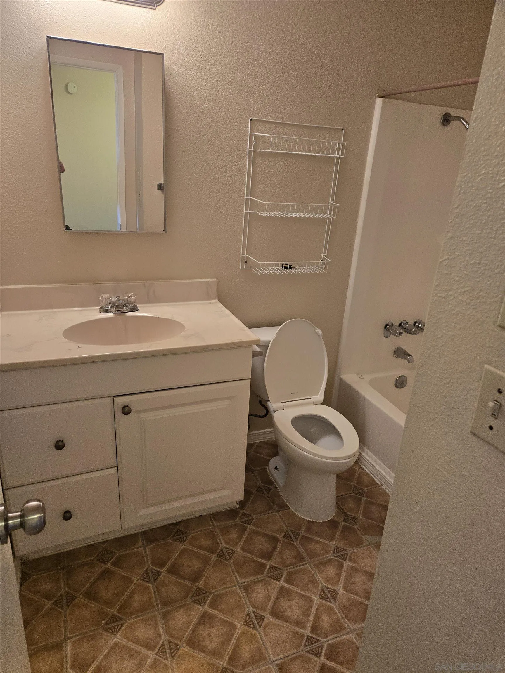 https://cdn.realtyfeed.com/cdn/127/250037059/314189793dc148f73b1e763f7a3a8a6b.webp
