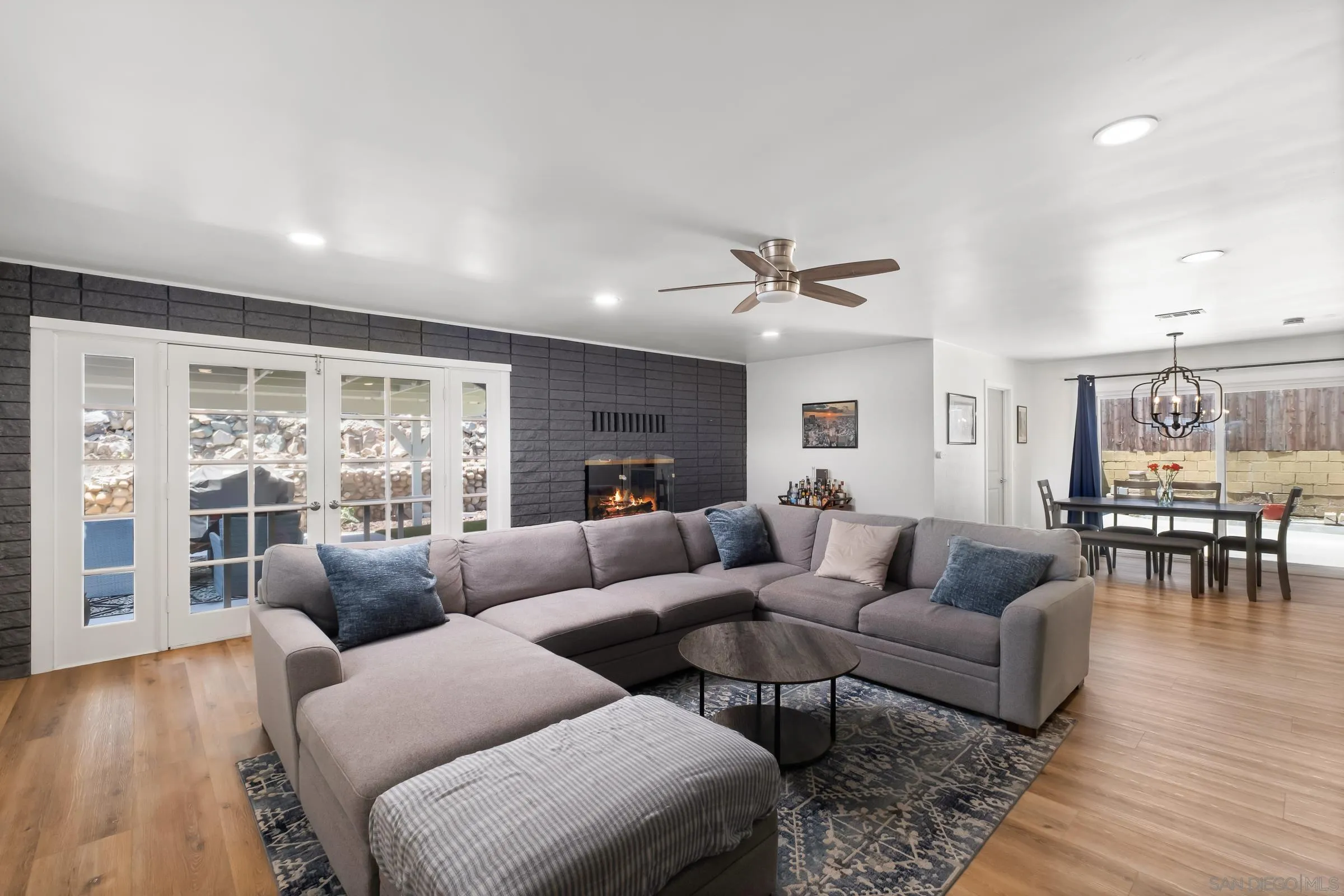 https://cdn.realtyfeed.com/cdn/127/250037062/b9e123e8f85050ba19ace663dc699b34.webp