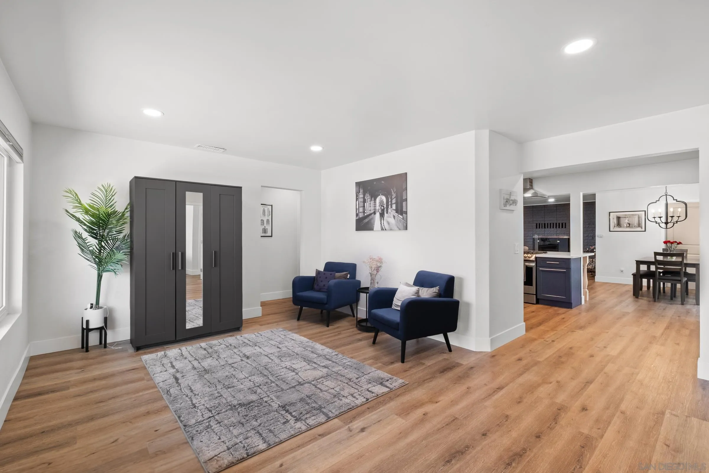 https://cdn.realtyfeed.com/cdn/127/250037062/ee68bc496cec607f416aa50a25507444.webp