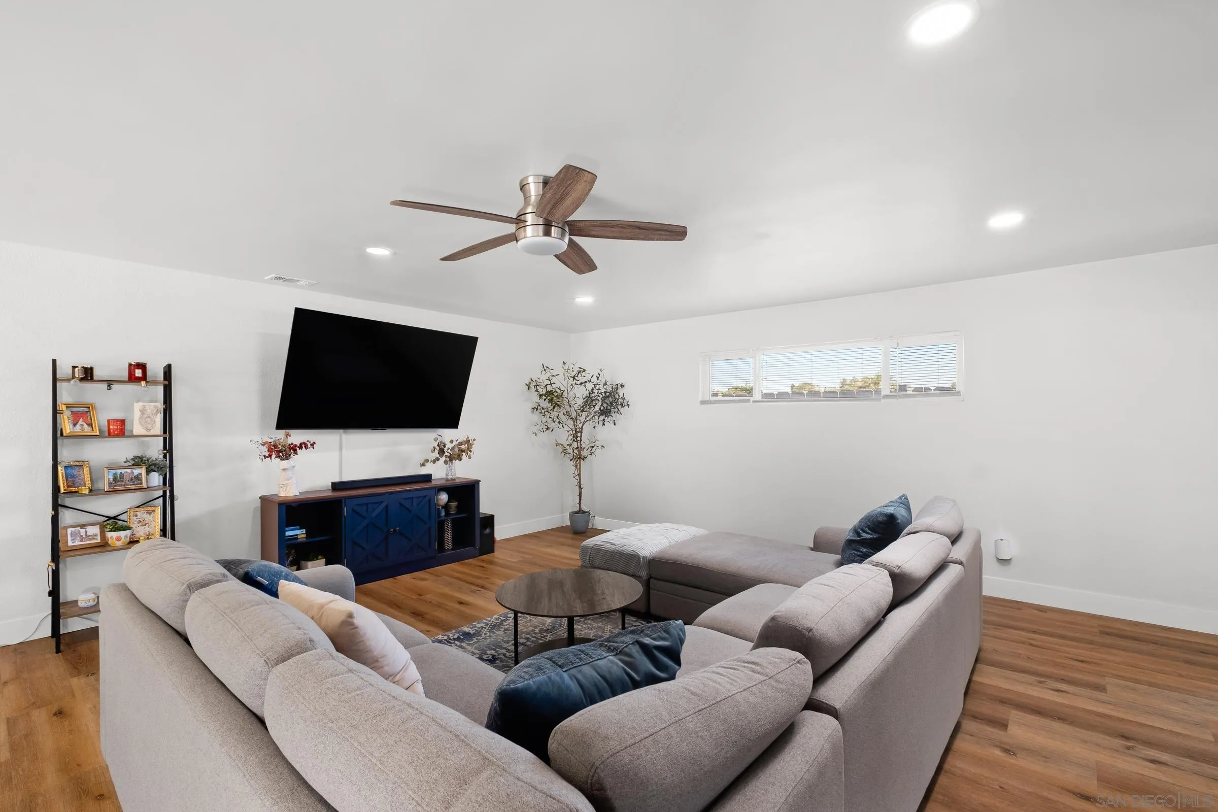 https://cdn.realtyfeed.com/cdn/127/250037062/f80b78f413d053994d1f5b821e3c7e21.webp