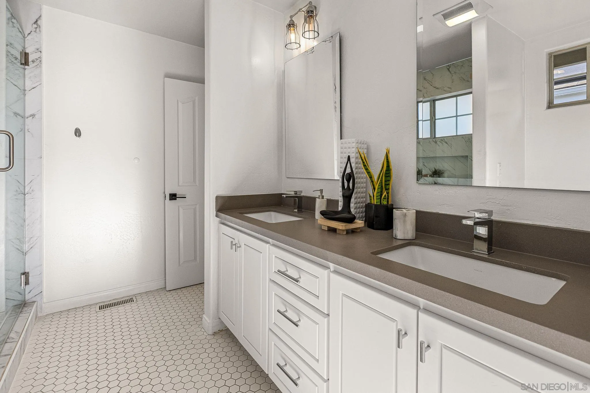 https://cdn.realtyfeed.com/cdn/127/250037064/492007b1def7085002135415683813f4.webp