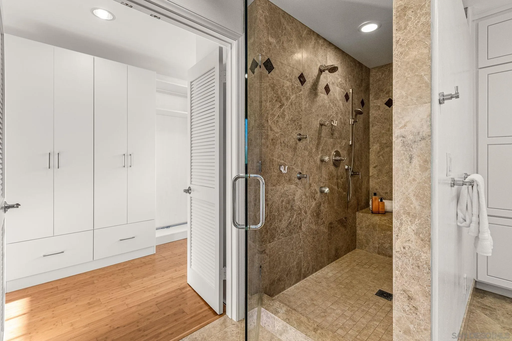 https://cdn.realtyfeed.com/cdn/127/250037064/b3b077820711d3a880912bf71cd6f743.webp