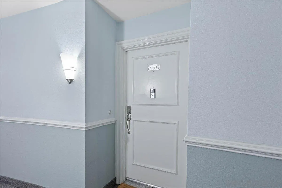 https://cdn.realtyfeed.com/cdn/127/250037067/806c0bc6981512c39daf08c1aced7cd9.webp
