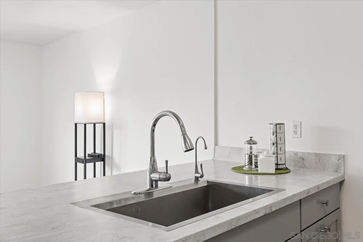 https://cdn.realtyfeed.com/cdn/127/250037067/c83790e14906f243f0a60b6cdc3a5824.webp