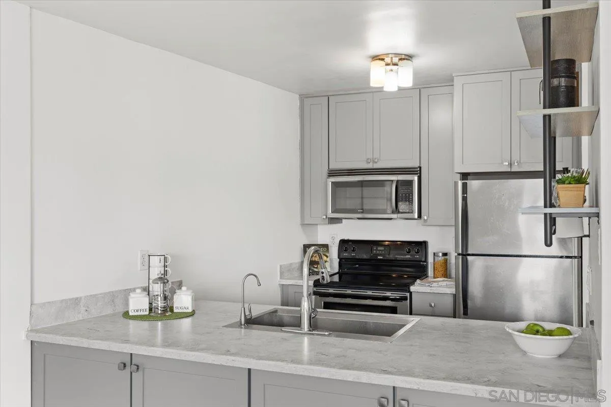 https://cdn.realtyfeed.com/cdn/127/250037067/d22db6c6f964b79e3e76119b8cac21e8.webp