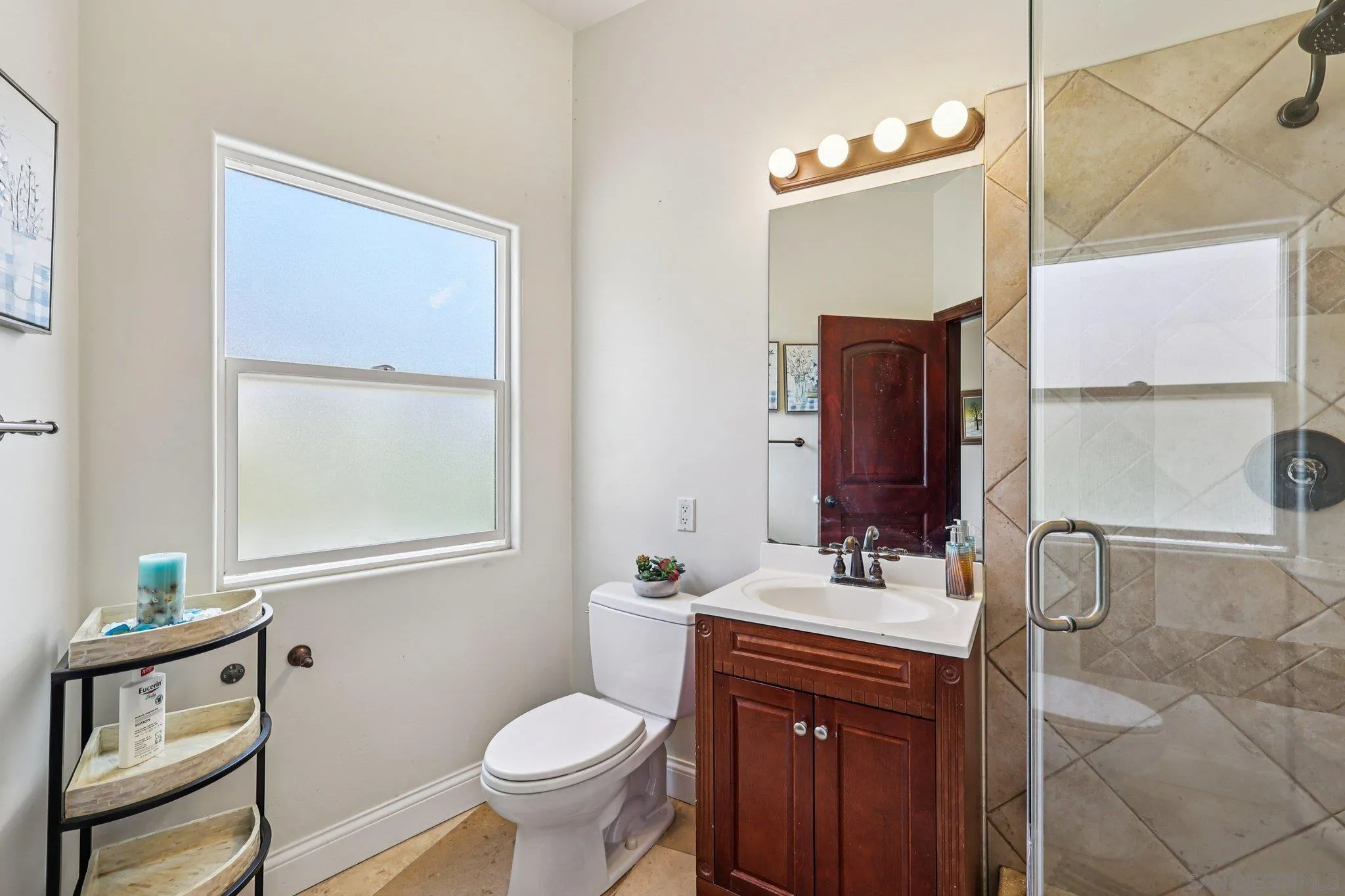 https://cdn.realtyfeed.com/cdn/127/250037070/100bf38bcd557152888b59a74703aae5.webp