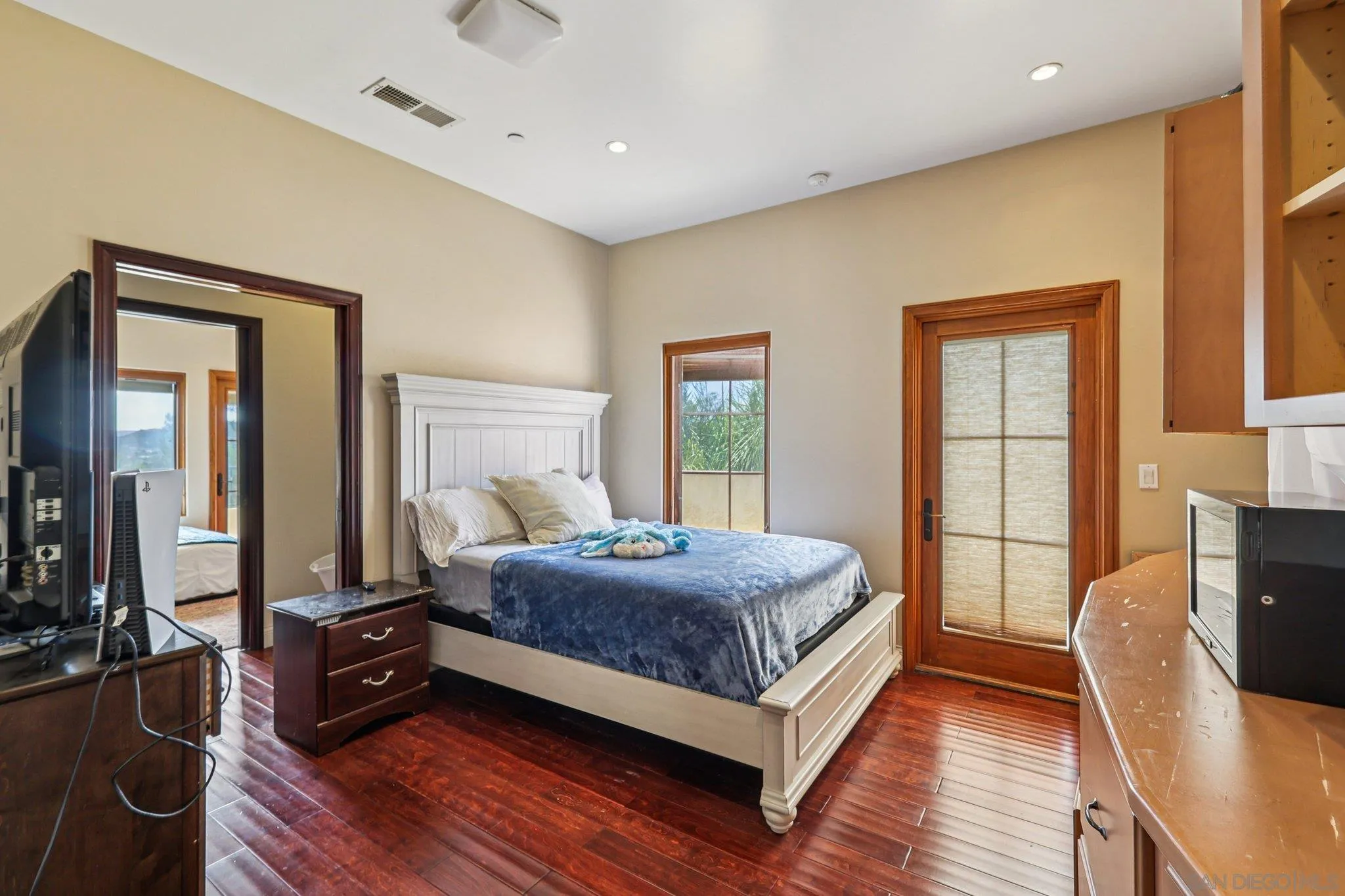 https://cdn.realtyfeed.com/cdn/127/250037070/38b1c95a363911a107ac04bcab33cbf3.webp