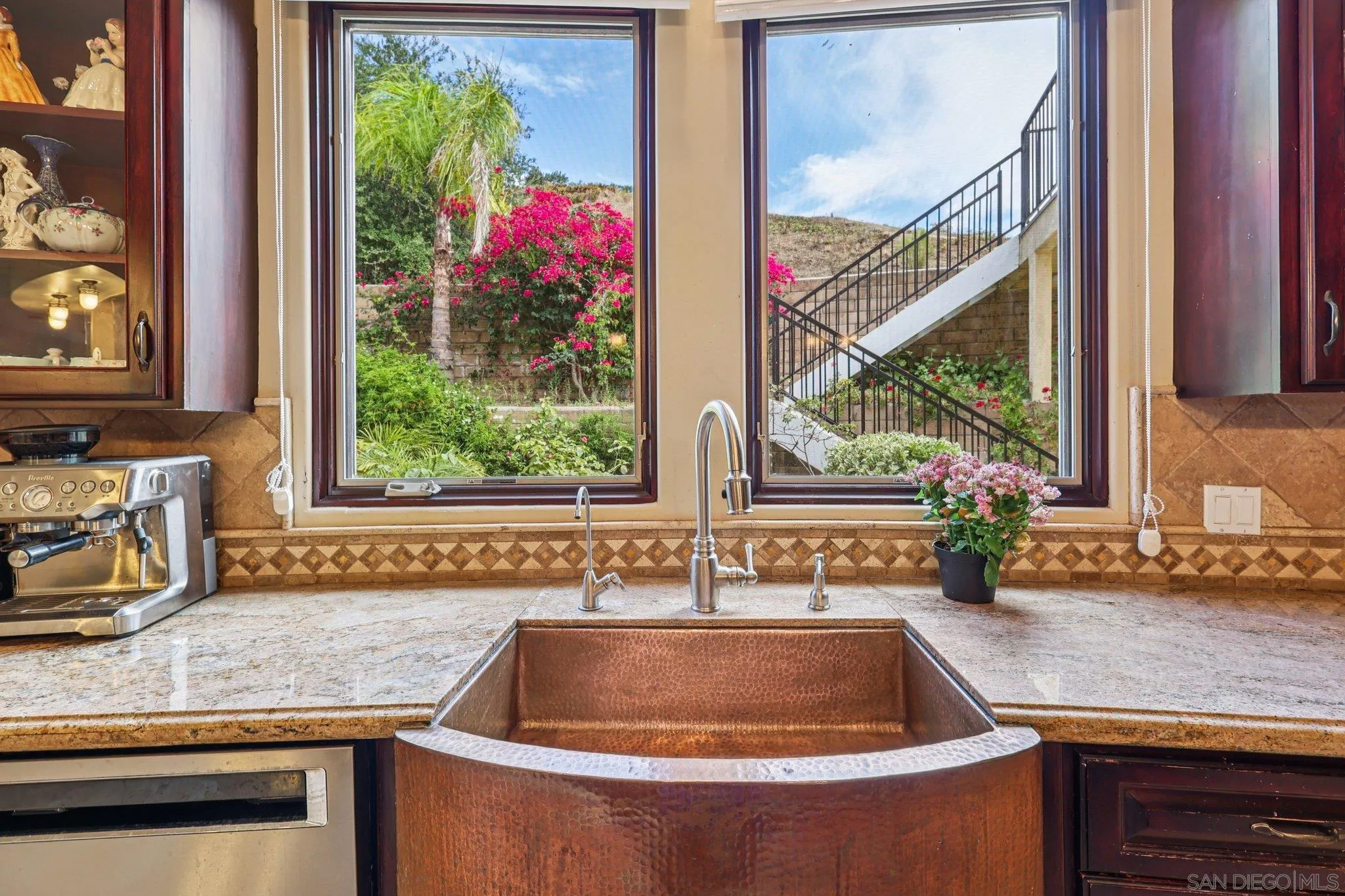 https://cdn.realtyfeed.com/cdn/127/250037070/48a00b9ea76591e3521b09c21441f4f0.webp