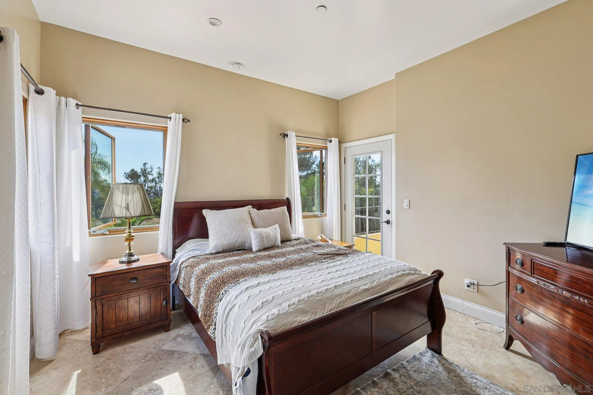 https://cdn.realtyfeed.com/cdn/127/250037070/83bc613eff6553494eadf7024d4462ea.webp