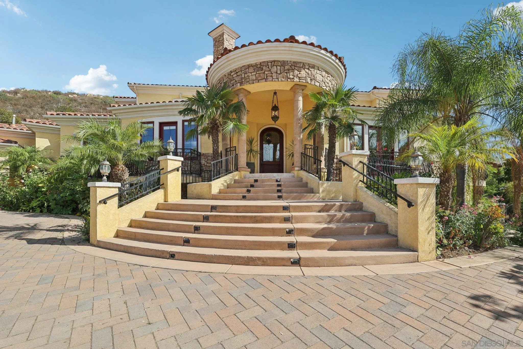 https://cdn.realtyfeed.com/cdn/127/250037070/8a59e338b54f468fe93f71f5f94b22ce.webp