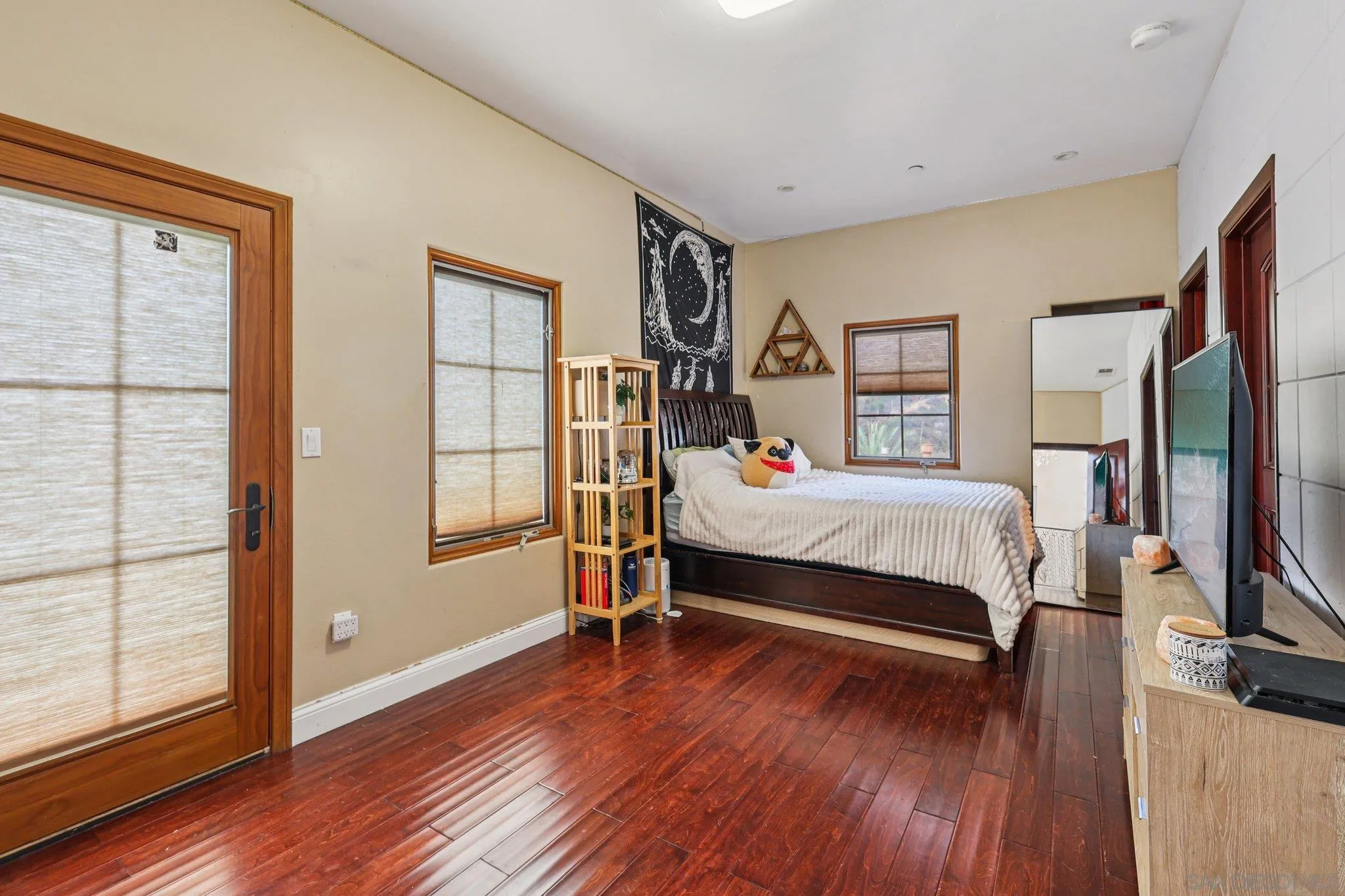 https://cdn.realtyfeed.com/cdn/127/250037070/90415641dc39af3120abd9bc6561c2b1.webp