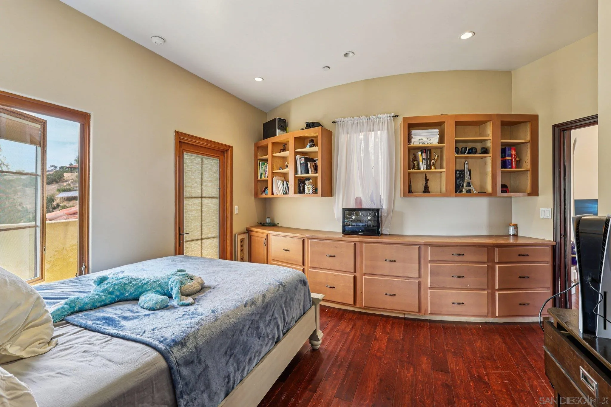 https://cdn.realtyfeed.com/cdn/127/250037070/9188b6d4c4efeb81f54d6531a8325f40.webp