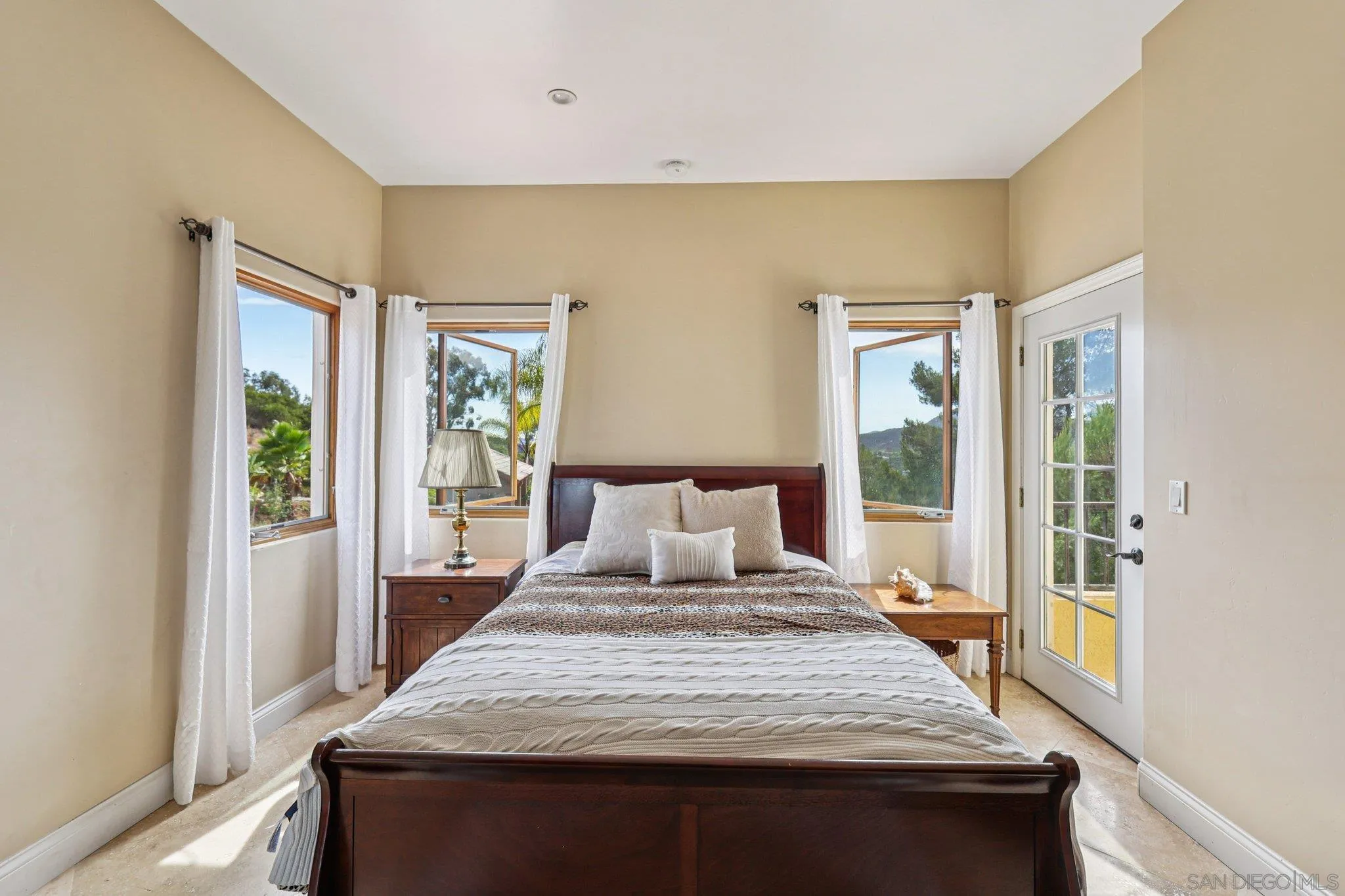 https://cdn.realtyfeed.com/cdn/127/250037070/9c42ccd2a16a73114a42e4a7cf47a7a7.webp