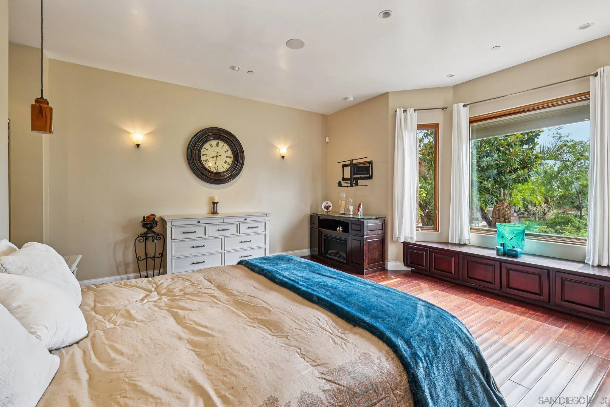 https://cdn.realtyfeed.com/cdn/127/250037070/f109ceb390cb309cbf9e336ed07821d8.webp