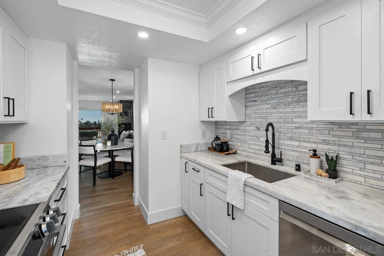 https://cdn.realtyfeed.com/cdn/127/250037076/51c6eac0eb5725fce8be0be837465122.webp