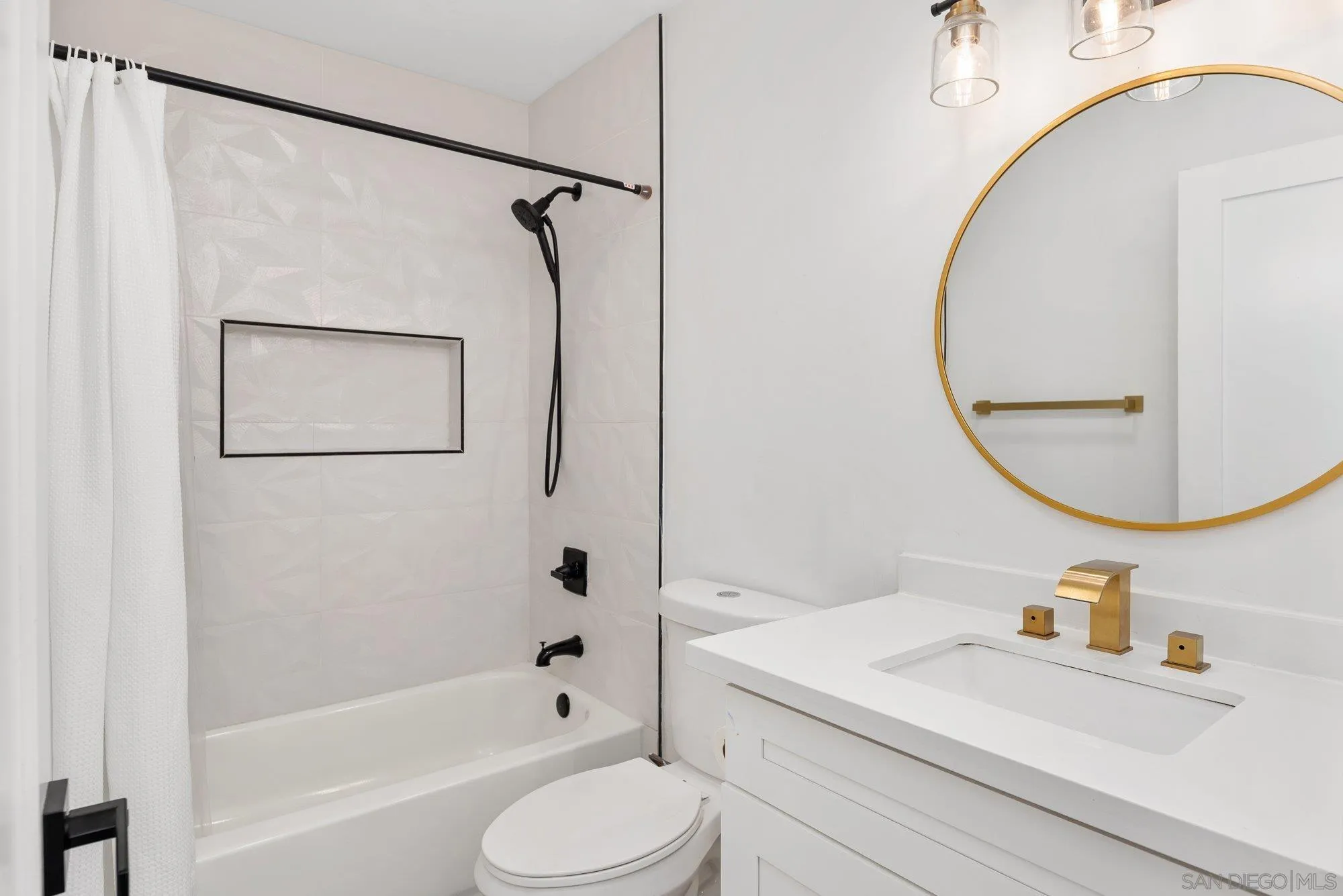 https://cdn.realtyfeed.com/cdn/127/250037077/09e3ec8299b97242bde96976a52769fa.webp
