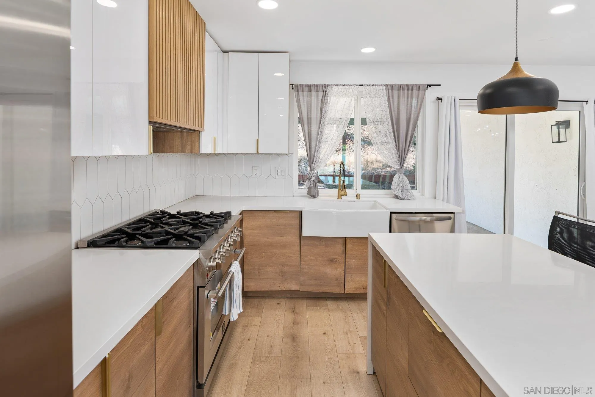 https://cdn.realtyfeed.com/cdn/127/250037077/86283013e73015661be4bf17e10ec6d3.webp