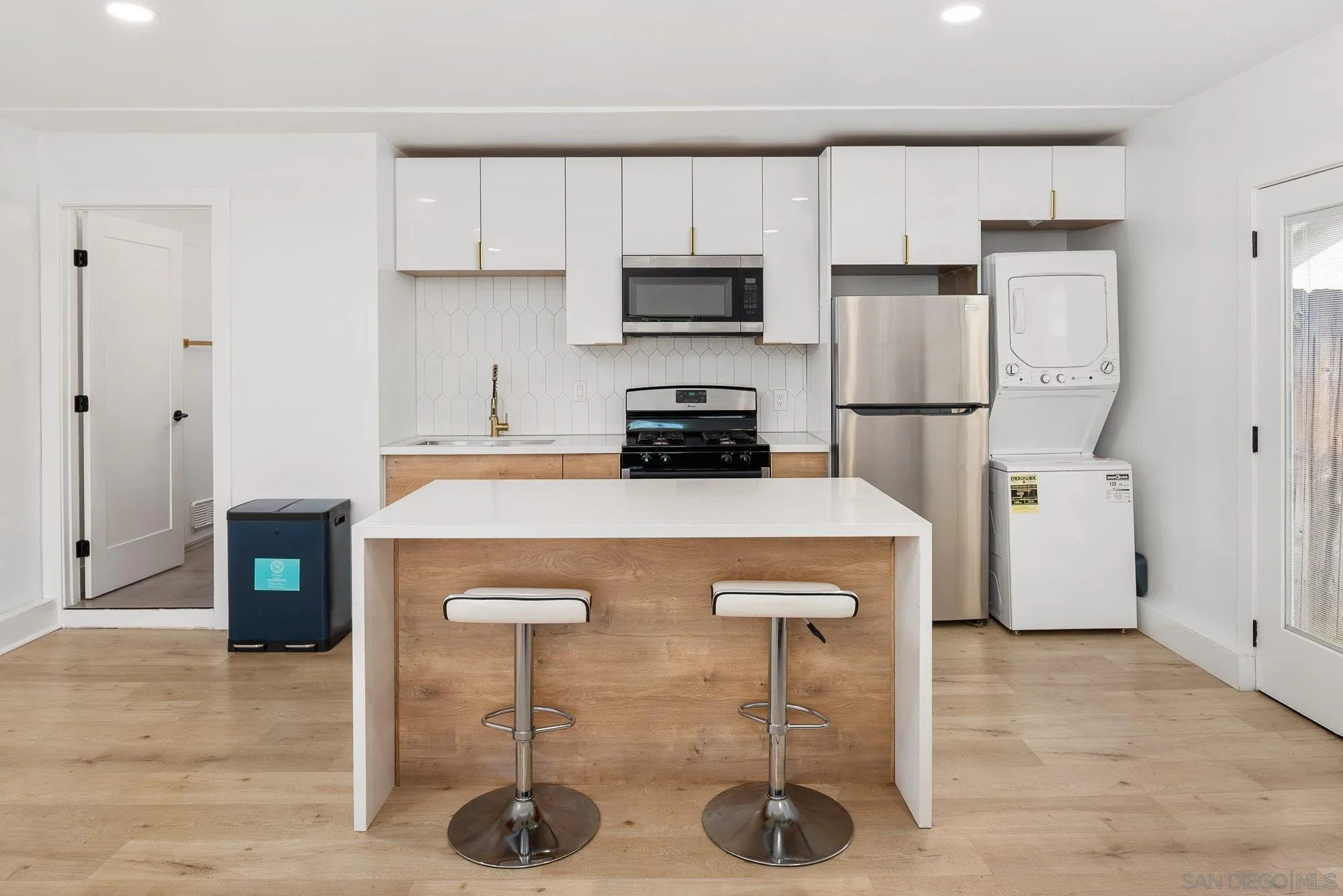 https://cdn.realtyfeed.com/cdn/127/250037077/d1c8adac4d4bf1c88f4f6cf8a1f406f7.webp