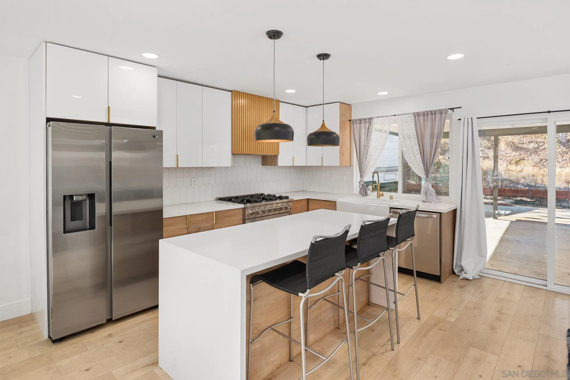 https://cdn.realtyfeed.com/cdn/127/250037077/dd9b1aef4d06f341ce0034bb2e767ed3.webp