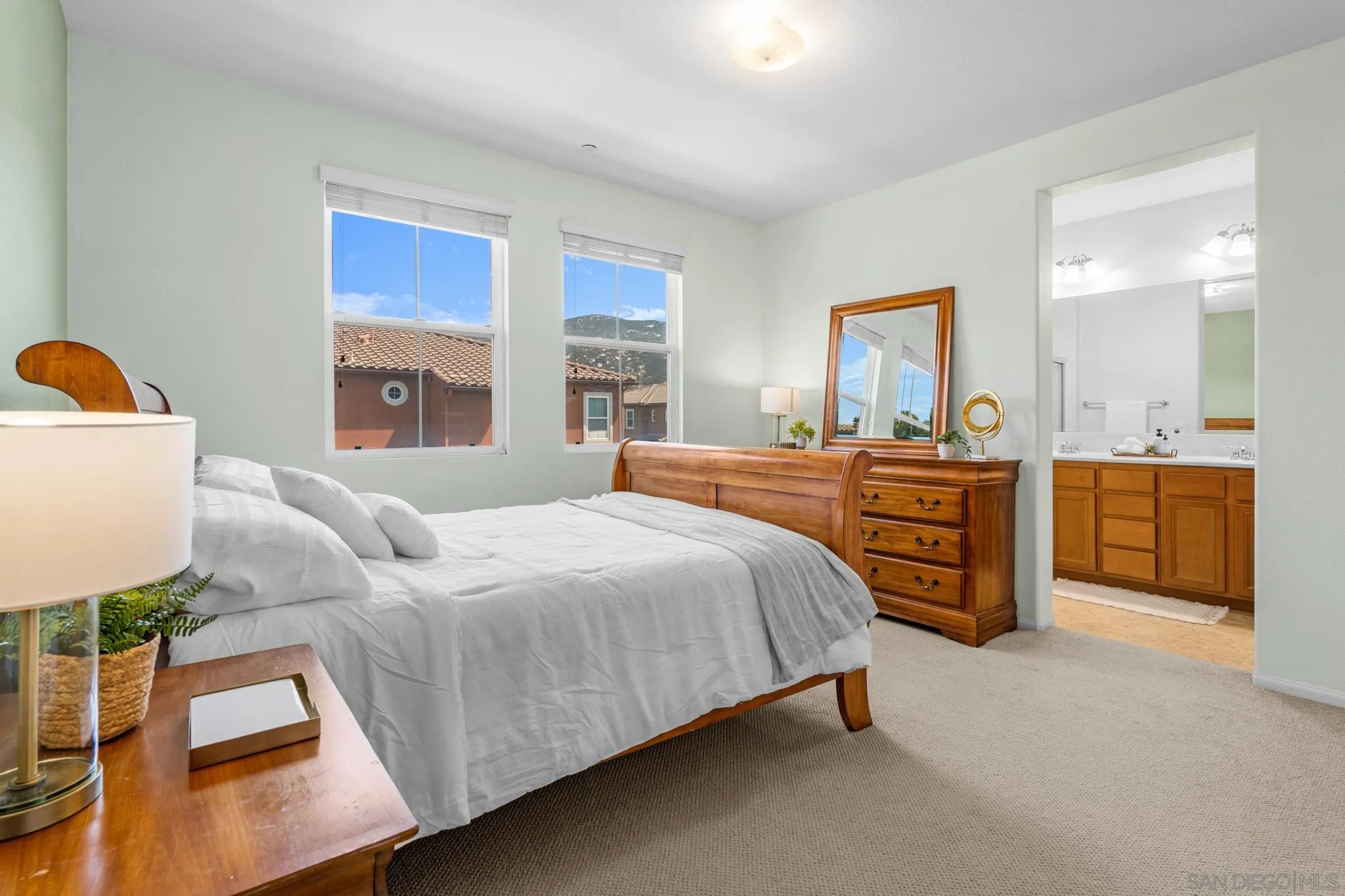 https://cdn.realtyfeed.com/cdn/127/250037080/043095adebd458ff5eb6c8d935d5b551.webp