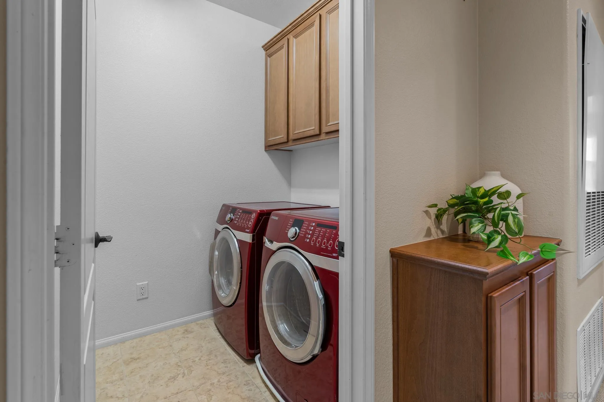 https://cdn.realtyfeed.com/cdn/127/250037080/159a821ba2bba411b0ee2098dd16d7e3.webp