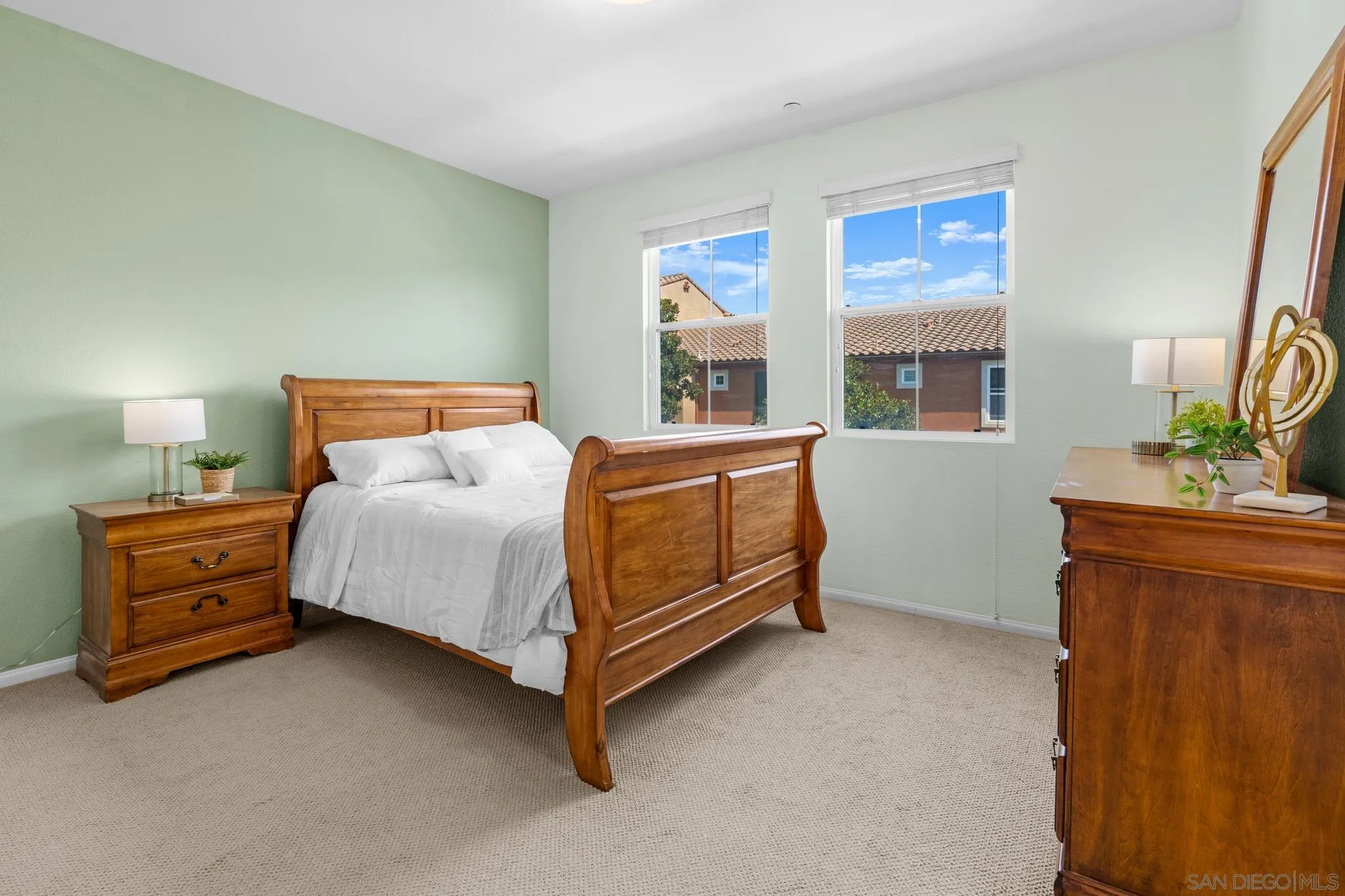 https://cdn.realtyfeed.com/cdn/127/250037080/1f8f0ce93cbe41a41b61f0abb051c557.webp