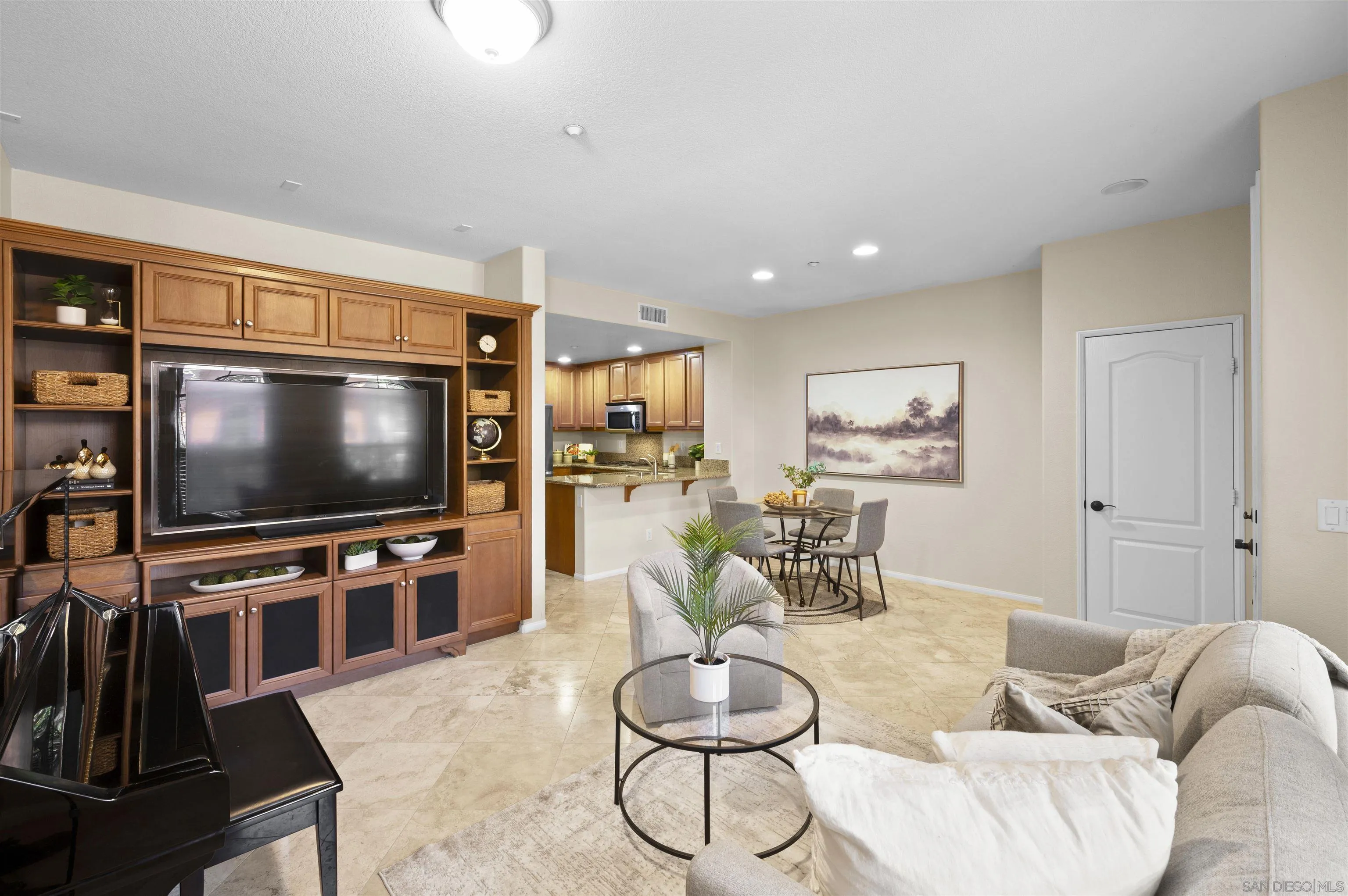 https://cdn.realtyfeed.com/cdn/127/250037080/7cb9dc2cbadc66b995bafe20370b7234.webp