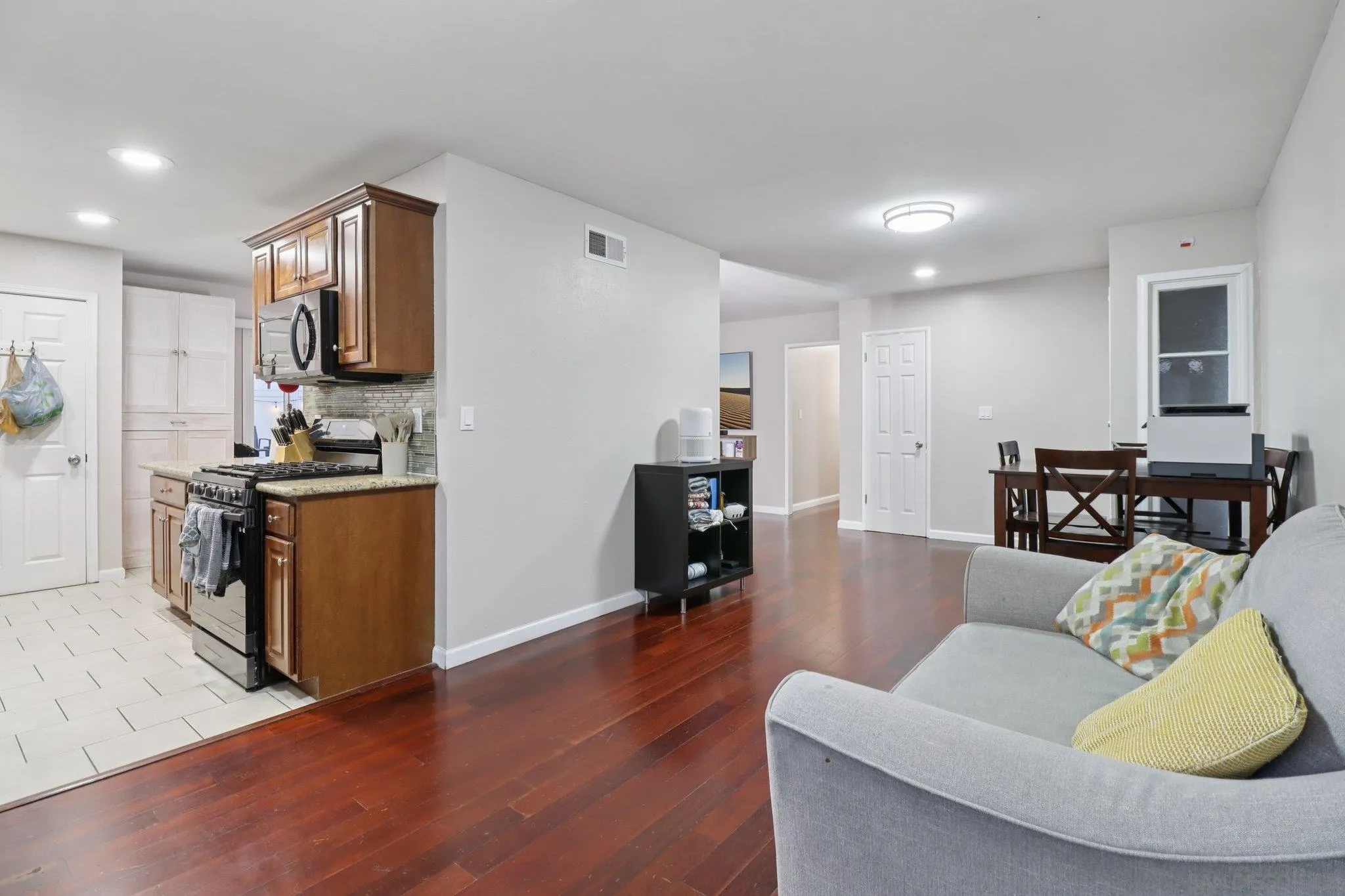 https://cdn.realtyfeed.com/cdn/127/250037082/1482774c39c9cedf781dabb34ad140a0.webp