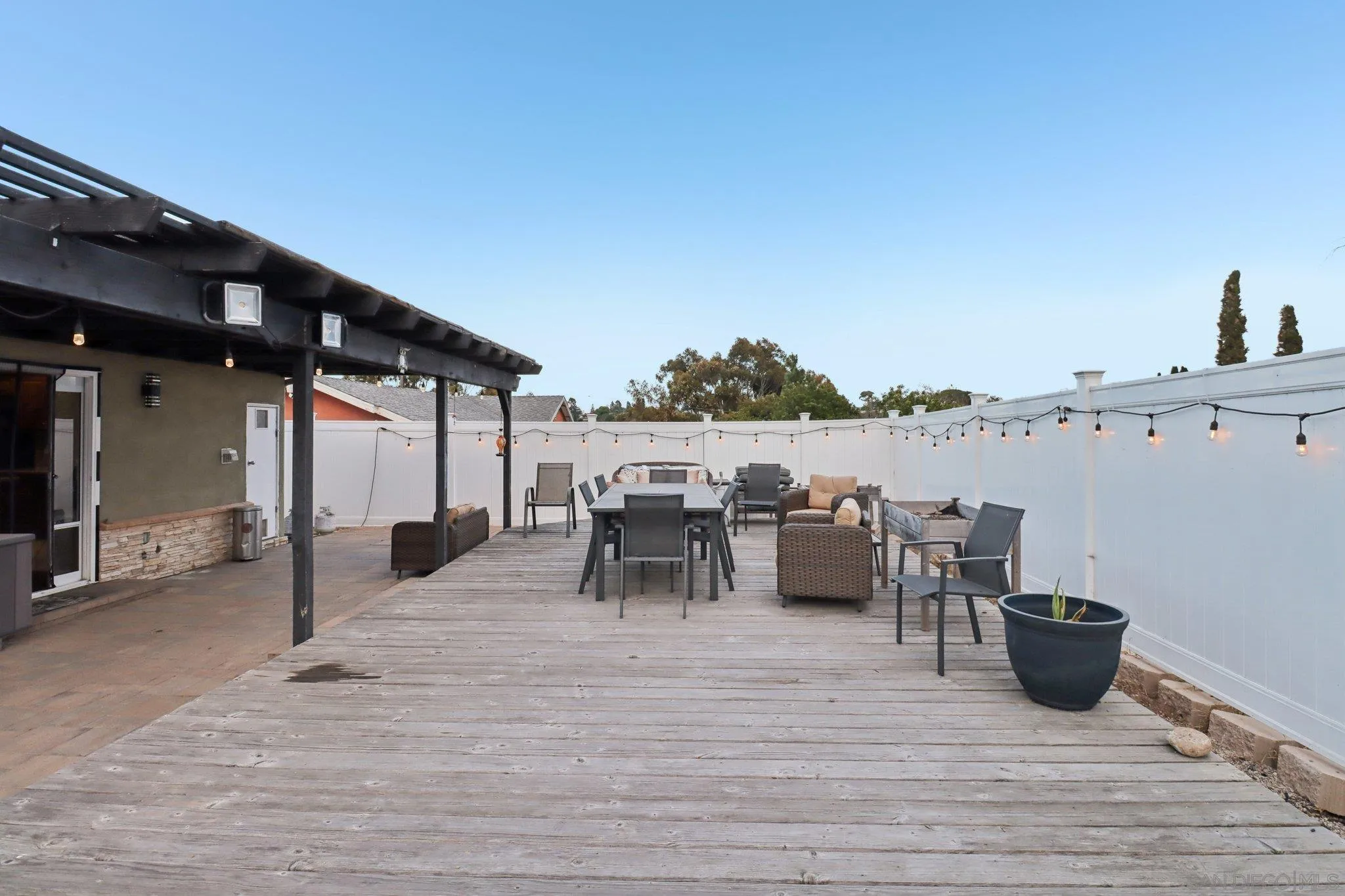 https://cdn.realtyfeed.com/cdn/127/250037082/285ff9d659b5aa8d588ff90a6a0e8b9b.webp