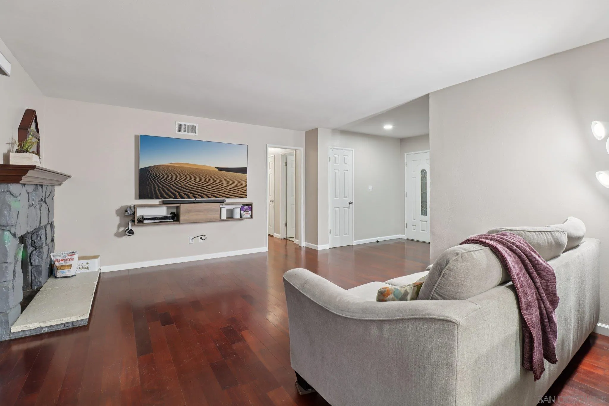 https://cdn.realtyfeed.com/cdn/127/250037082/3424c9e75d6a924bc19fe29a174eb4c2.webp