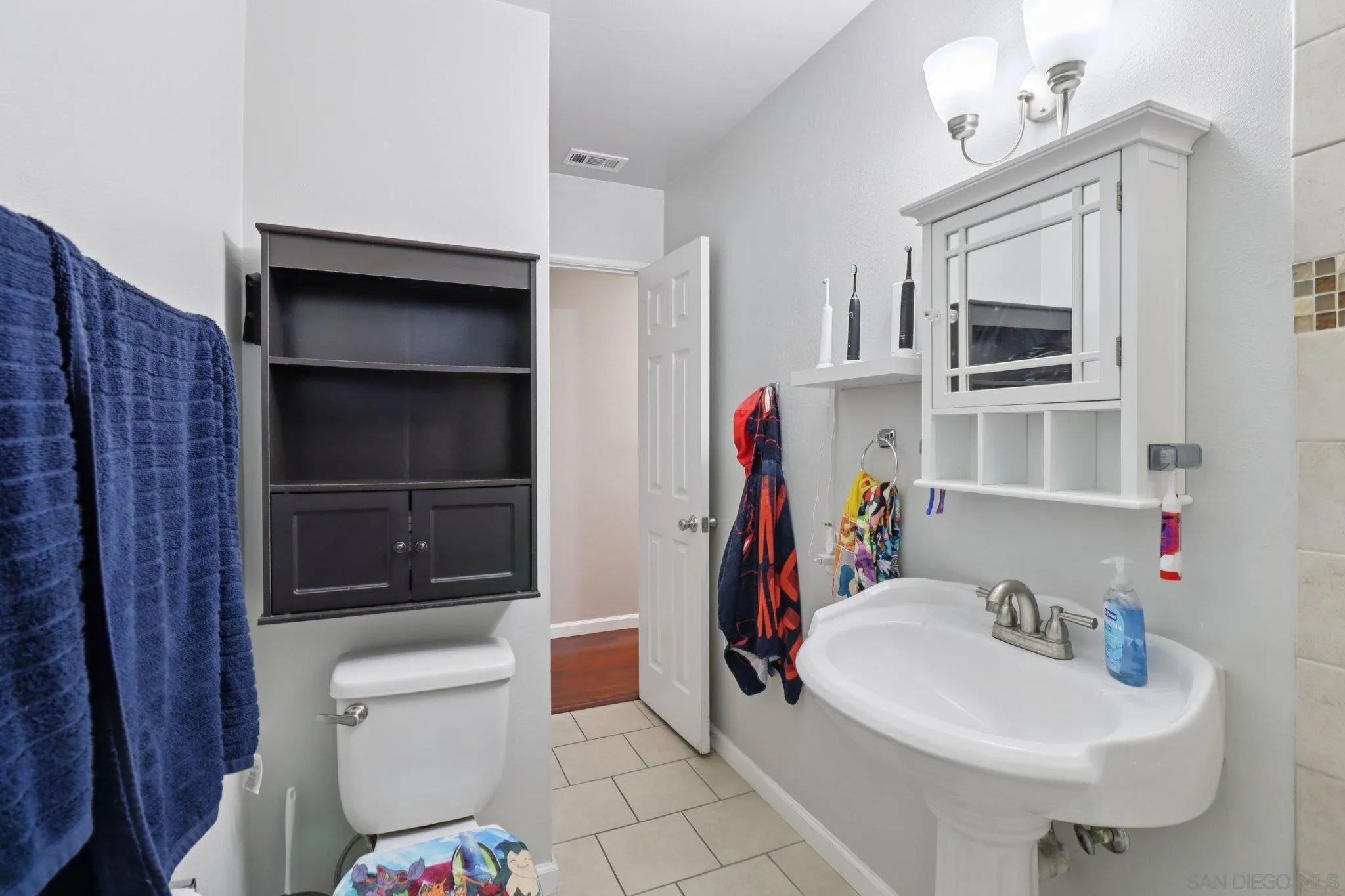 https://cdn.realtyfeed.com/cdn/127/250037082/5ecefe3d4b667ea954fb7433d40801bd.webp