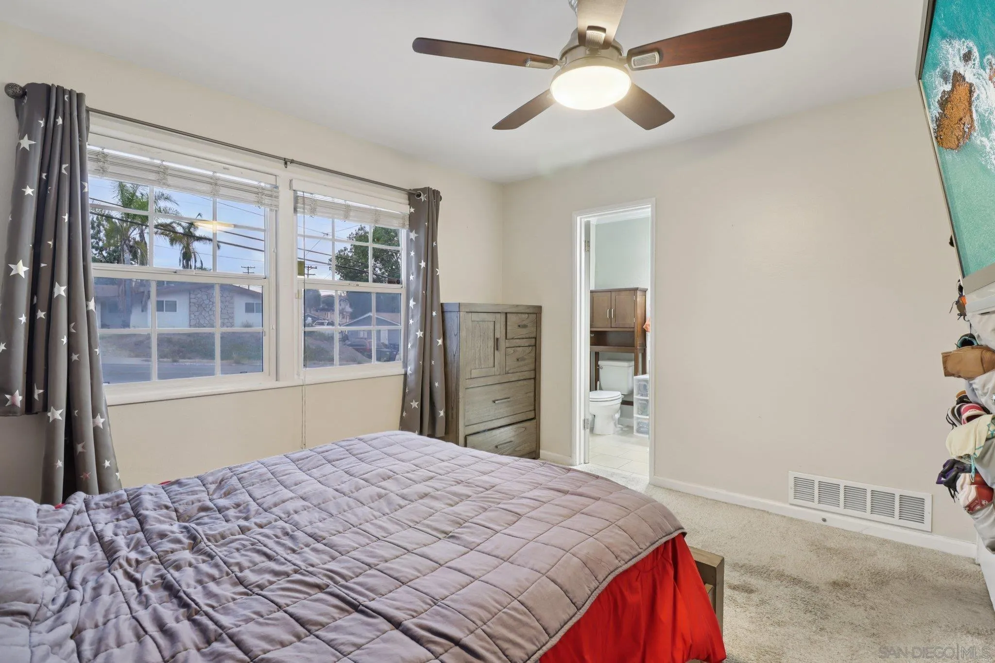https://cdn.realtyfeed.com/cdn/127/250037082/abafb05ff658acd437fbec66fb139896.webp