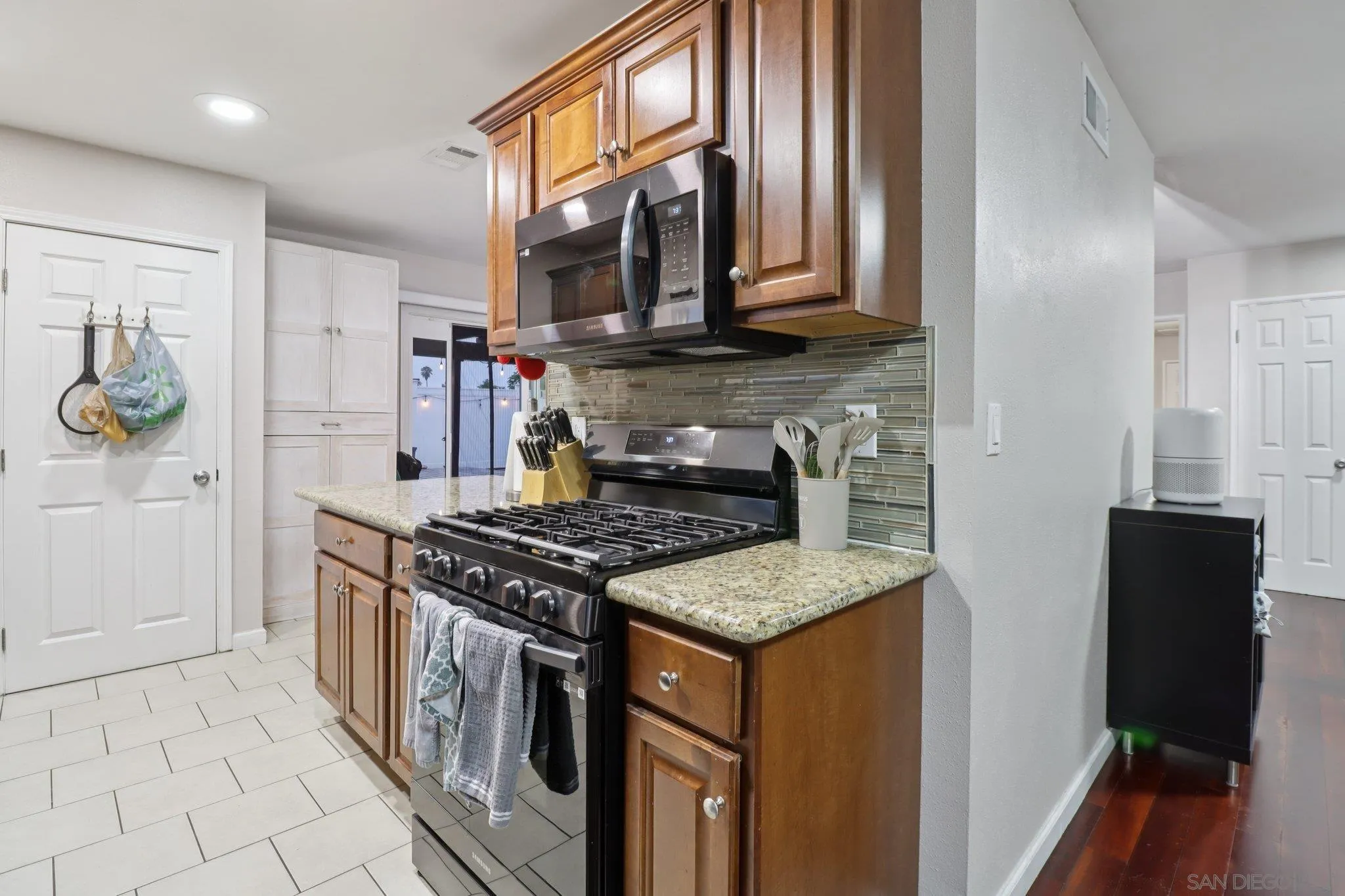 https://cdn.realtyfeed.com/cdn/127/250037082/c09e6538356906ce166eb4e9973ead65.webp