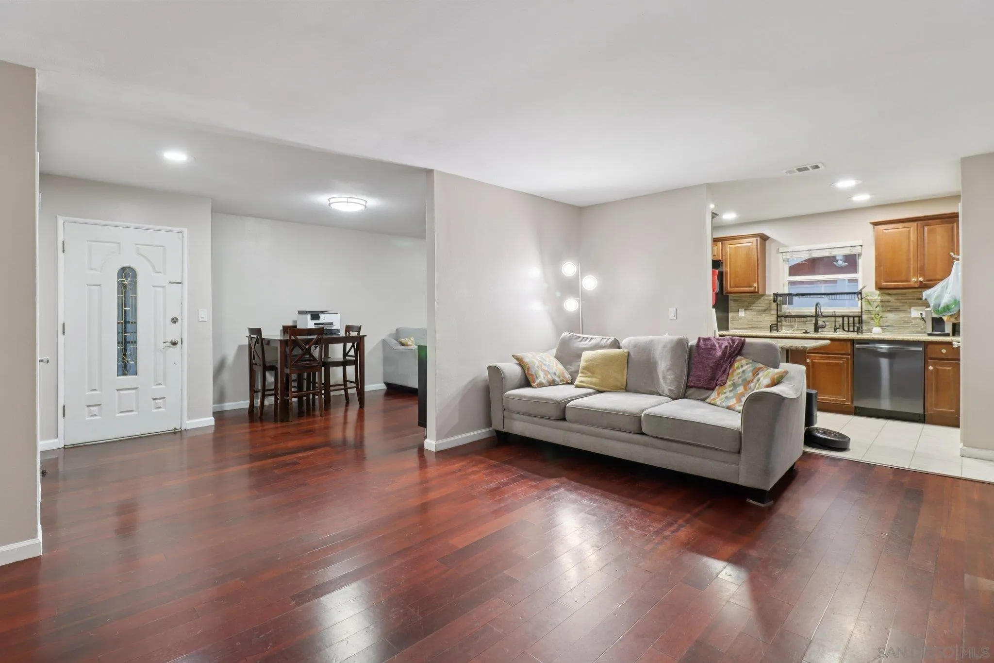 https://cdn.realtyfeed.com/cdn/127/250037082/f71dcc908d184305588cca98291f31e4.webp
