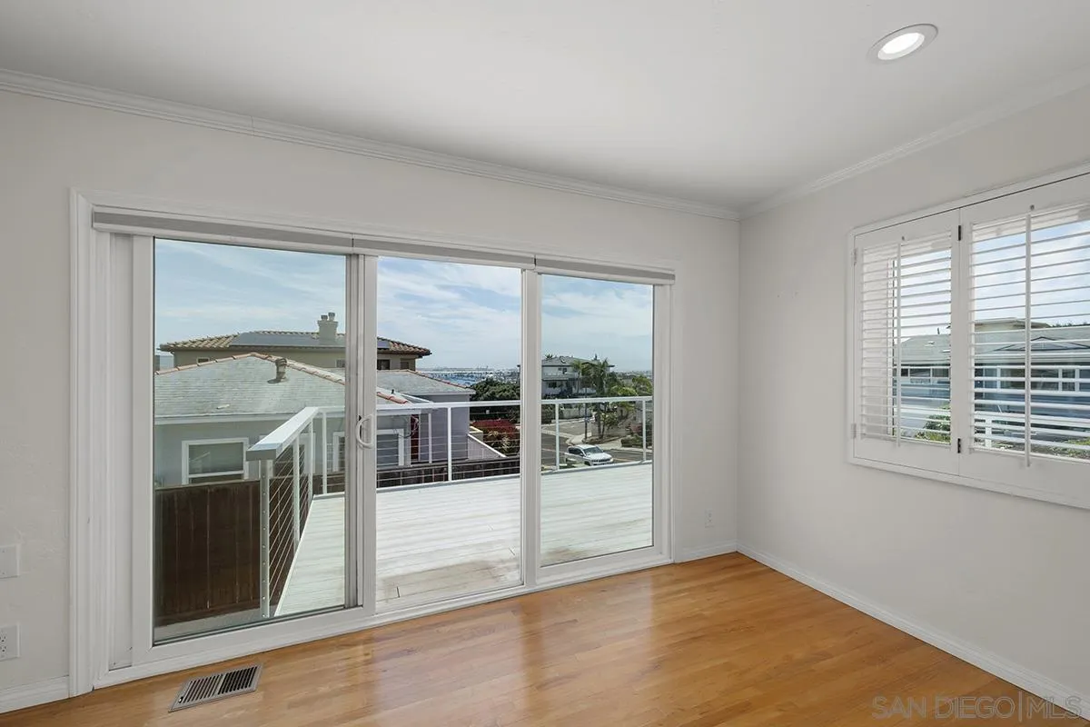 https://cdn.realtyfeed.com/cdn/127/250037083/142c343aad44145aa6f781beacb95a1d.webp