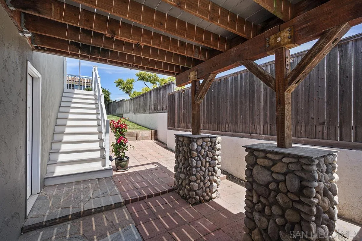 https://cdn.realtyfeed.com/cdn/127/250037083/2322e5a723fd6d8ae6061909b9a0d74a.webp