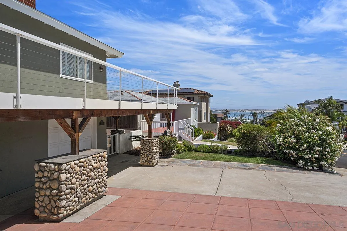 https://cdn.realtyfeed.com/cdn/127/250037083/247911728e7822d6770fd7528ff37a58.webp